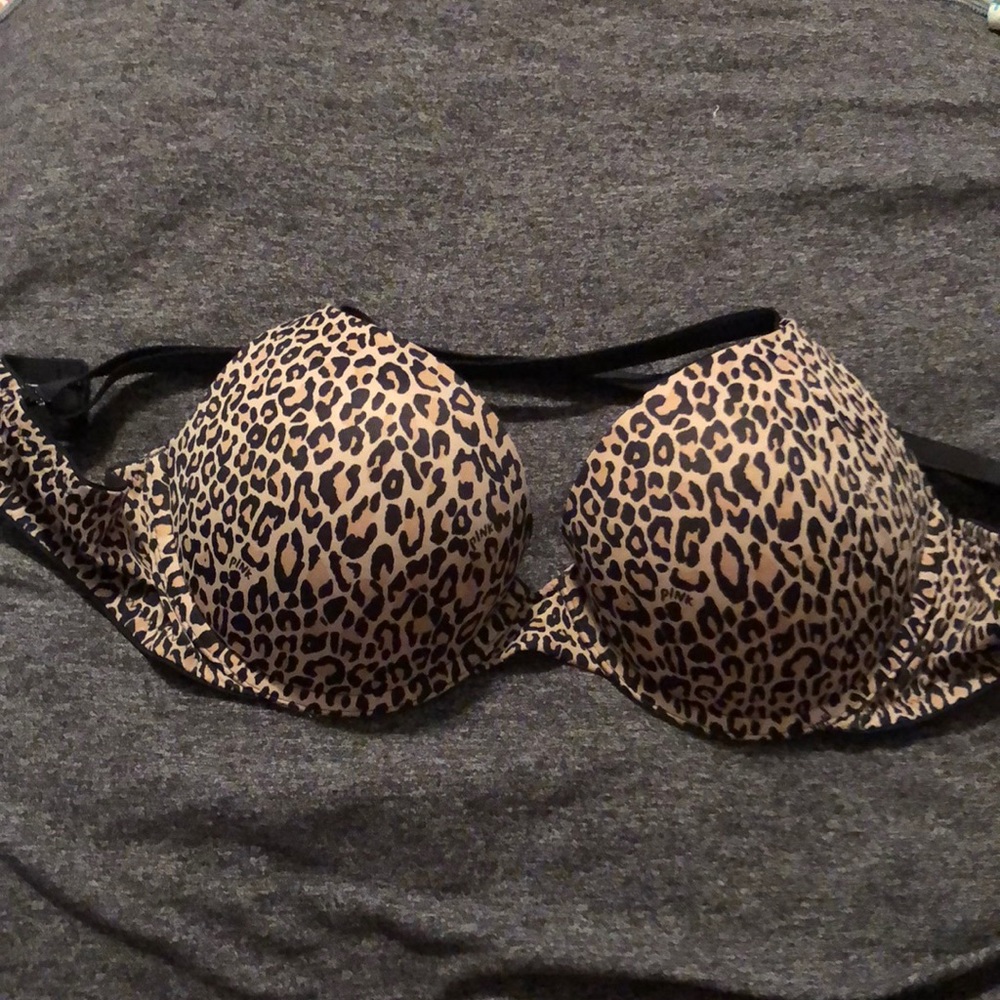 VS pink bra